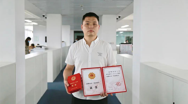 开元体育-(中国)网站药业古兴云荣获"成都市五一劳动奖章"！
