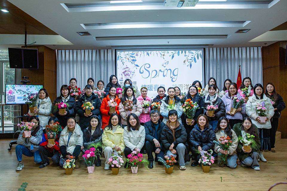 巾帼心向党·花香绽芳华|开元体育-(中国)网站开展庆“三八”妇女节暨主题党日活动