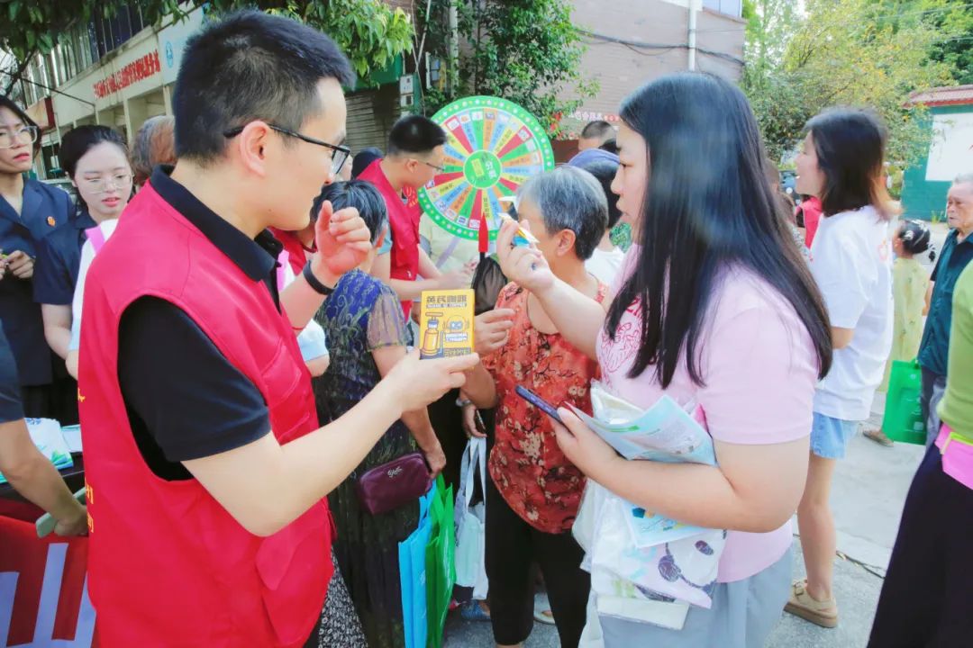 开元体育-(中国)网站开展“绿水青山就是金山银山”主题公益活动